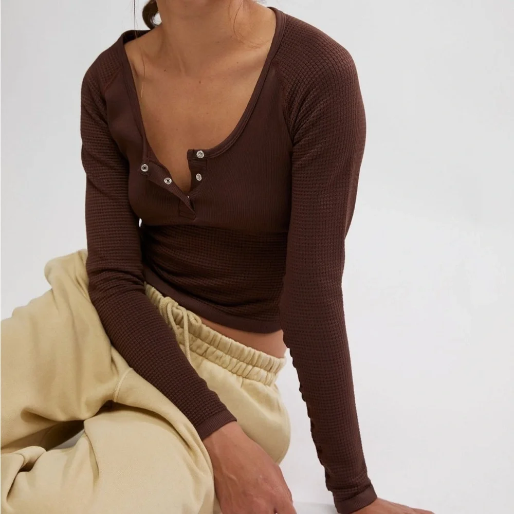 NWT FREE PEOPLE - FP movement bail out ls layer Brown Long Sleeve M/L cocoa